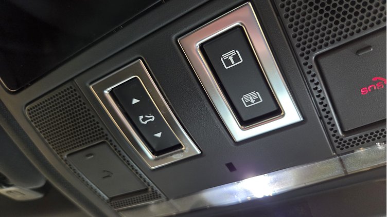 2025 Approved Land Rover Range Rover Evoque Fuji White P250 Petrol Mild Hybrid P250 Dynamic SE