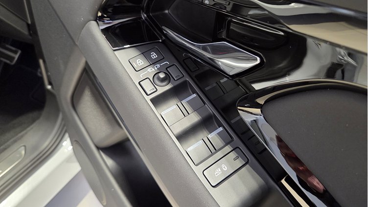 2025 Approved Land Rover Range Rover Evoque Fuji White P250 Petrol Mild Hybrid P250 Dynamic SE