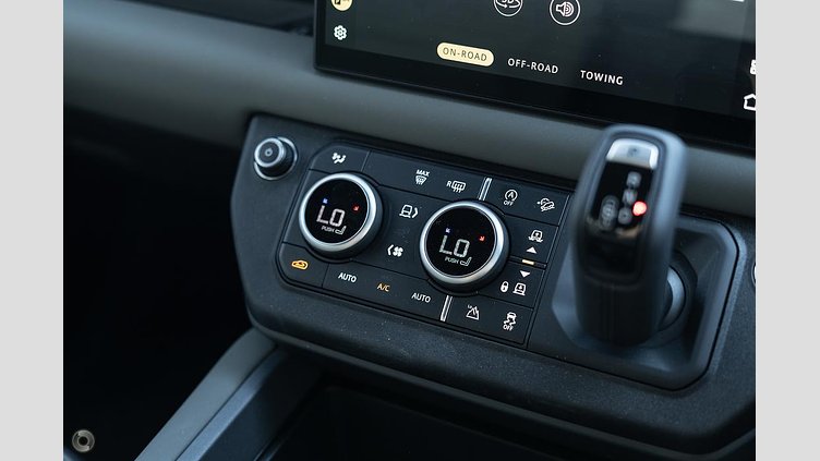 2025 Approved Land Rover Defender 110 Fuji White D350 Diesel Mild Hybrid X-Dynamic SE