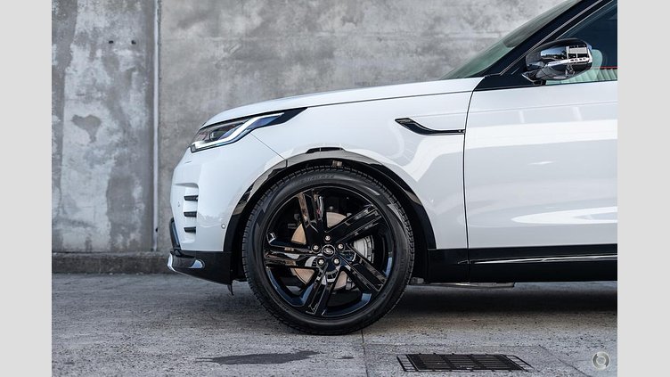 2024 Approved Land Rover Discovery Fuji White D300 Diesel Mild Hybrid Standard Wheelbase Dynamic SE