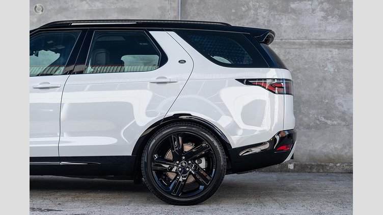 2024 Approved Land Rover Discovery Fuji White D300 Diesel Mild Hybrid Standard Wheelbase Dynamic SE