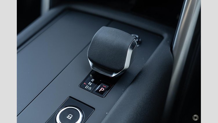 2024 Approved Land Rover Discovery Fuji White D300 Diesel Mild Hybrid Standard Wheelbase Dynamic SE