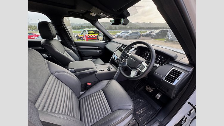 2021 Approved Land Rover Discovery Fuji White D300 AWD AUTOMATIC R-DYNAMIC S