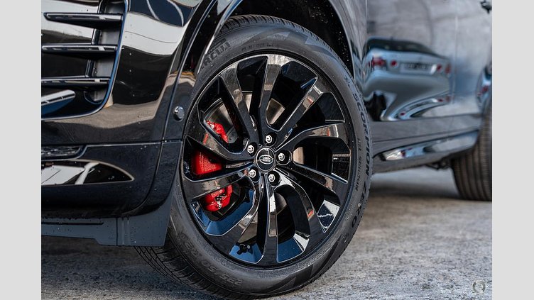 2024 New Land Rover Discovery Sport Santorini Black P300e Petrol Plug-in Hybrid Standard Wheelbase Dynamic SE