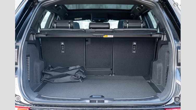2024 New Land Rover Discovery Sport Santorini Black P300e Petrol Plug-in Hybrid Standard Wheelbase Dynamic SE