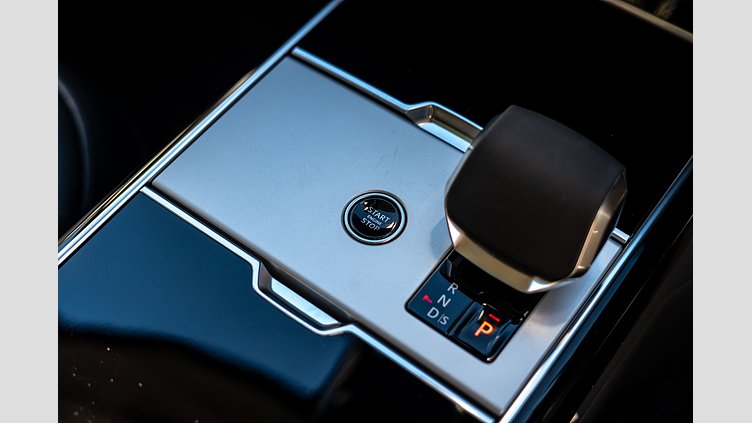2025 New Land Rover Range Rover Hakuba Silver P530 Petrol Mild Hybrid Standard Wheelbase HSE