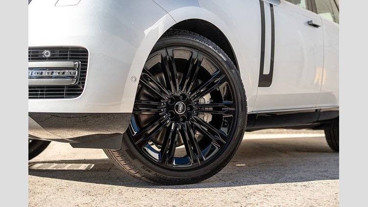 2025 New Land Rover Range Rover Hakuba Silver P530 Petrol Mild Hybrid Standard Wheelbase HSE