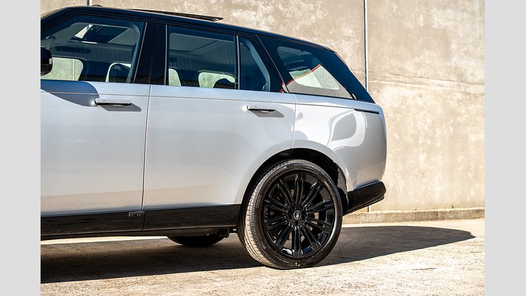 2025 New Land Rover Range Rover Hakuba Silver P530 Petrol Mild Hybrid Standard Wheelbase HSE