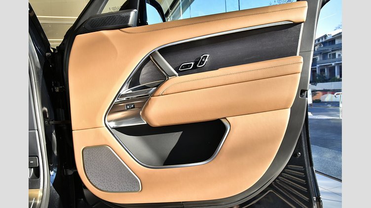 2025 New Land Rover Range Rover Santorini Black D350 Diesel Mild Hybrid Long Wheelbase Seven Seats Autobiography