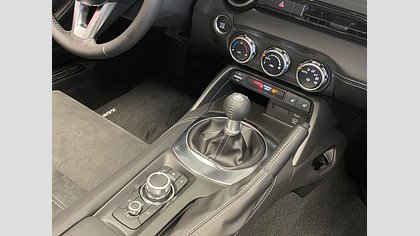 2025 Uusi Mazda MX-5 Soul Red Crystal RF 1.5 (132hv) Skyactiv-G -engine Homura MT (15)