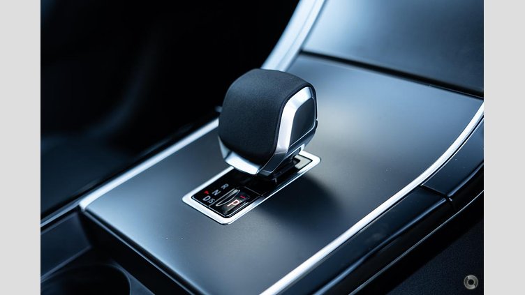 2025 Approved Land Rover Range Rover Velar Fuji White P250 Petrol Standard Wheelbase Dynamic SE