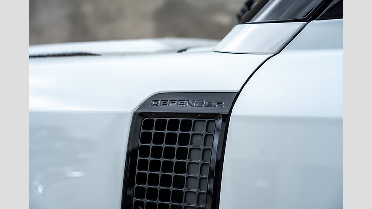 2025 Approved Land Rover Defender 110 Fuji White D350 Diesel Mild Hybrid X-Dynamic SE