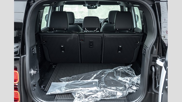 2025 Approved Land Rover Defender 110 Fuji White D350 Diesel Mild Hybrid X-Dynamic SE