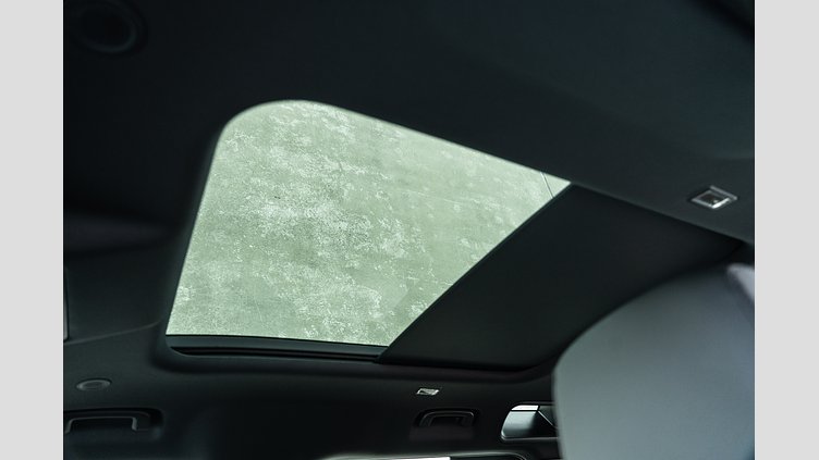 2025 Approved Land Rover Defender 110 Fuji White D350 Diesel Mild Hybrid X-Dynamic SE