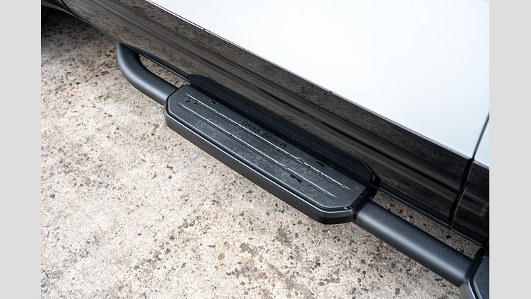 2025 Approved Land Rover Defender 110 Fuji White D350 Diesel Mild Hybrid X-Dynamic SE