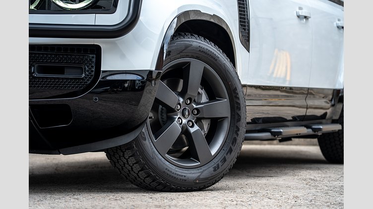 2025 Approved Land Rover Defender 110 Fuji White D350 Diesel Mild Hybrid X-Dynamic SE