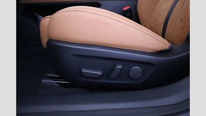 2025 Uusi Mazda 6e Deep Crystal Blue 68,8 kWh Takumi Plus (15)