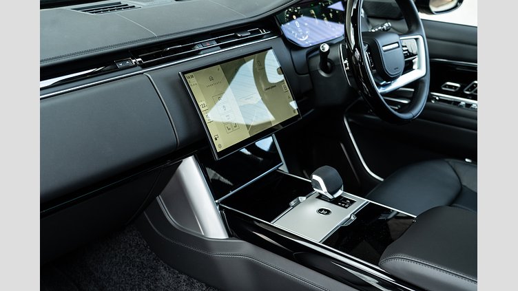 2025 New Land Rover Range Rover Belgravia Green D350 Diesel Mild Hybrid Long Wheelbase Seven Seats Autobiography