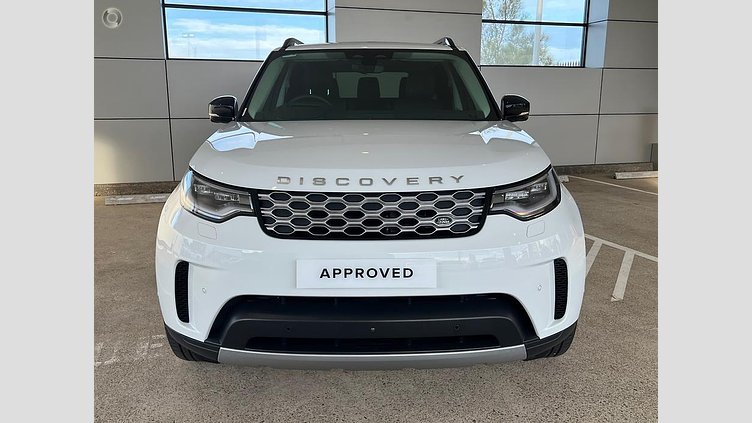 2024 Approved Land Rover Discovery Fuji White Gear Shift Paddles behind Steering Wheel Series 5 L462 24MY D300