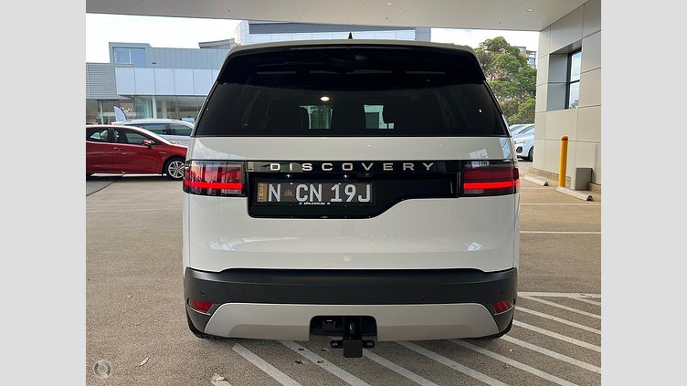 2024 Approved Land Rover Discovery Fuji White Gear Shift Paddles behind Steering Wheel Series 5 L462 24MY D300