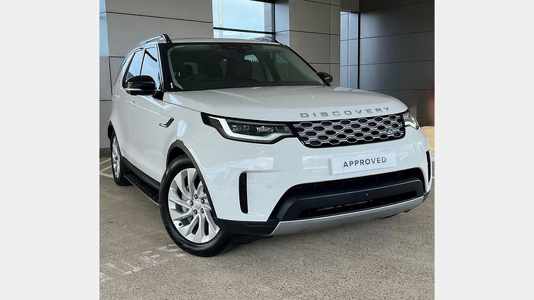 2024 Approved Land Rover Discovery Fuji White Gear Shift Paddles behind Steering Wheel Series 5 L462 24MY D300