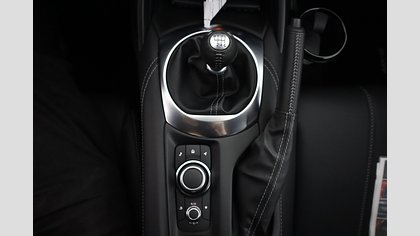 2025 Uusi Mazda MX-5 Soul Red Crystal Soft-top 1.5 (132hv) Skyactiv-G -engine Exclusive-line MT (10)