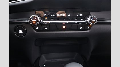 2025 Uusi Mazda CX-30 Machine Gray 2.5 M Hybrid e-Skyactiv G AT Centre-line (13)