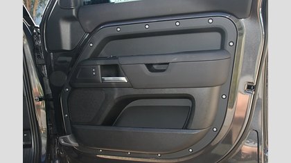 Defender 110 4