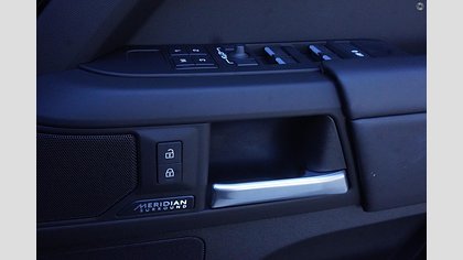 Defender 110 12