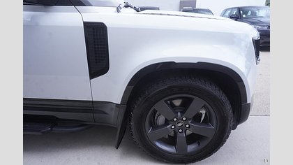 Defender 110 4