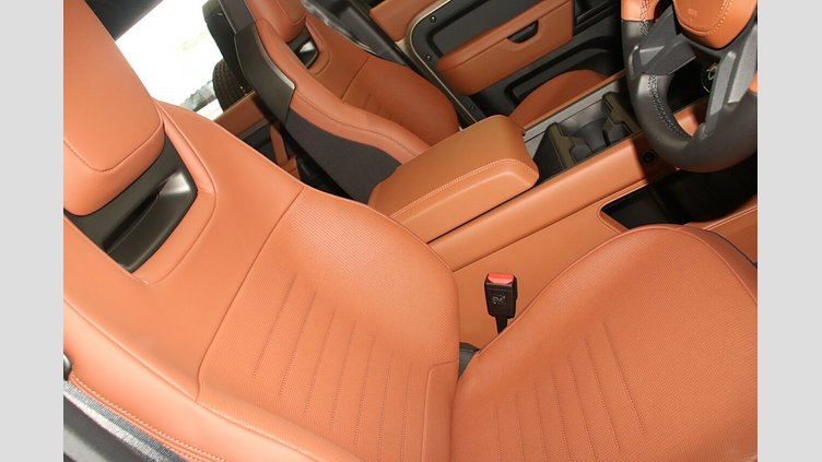 2025 New Land Rover Defender OCTA Petra Copper P635 Petrol V8 Mild Hybrid 