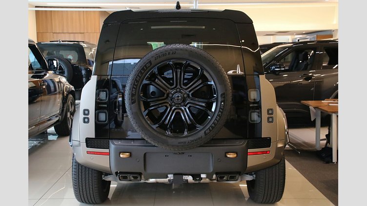 2025 New Land Rover Defender OCTA Petra Copper P635 Petrol V8 Mild Hybrid 