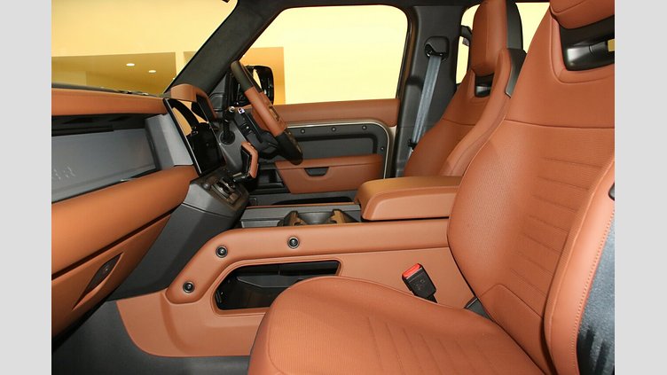 2025 New Land Rover Defender OCTA Petra Copper P635 Petrol V8 Mild Hybrid 
