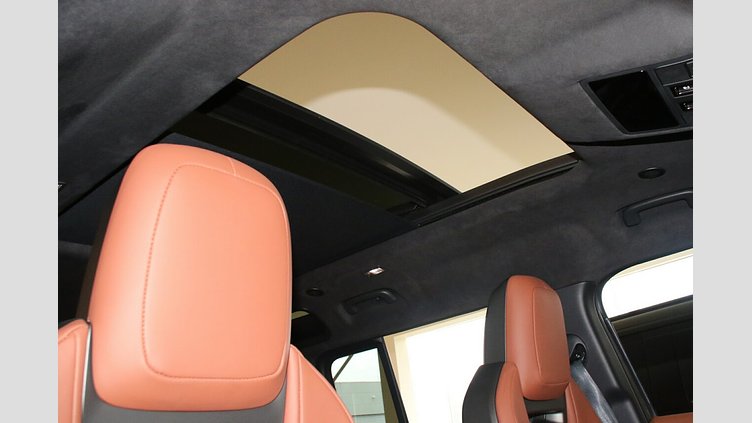 2025 New Land Rover Defender OCTA Petra Copper P635 Petrol V8 Mild Hybrid 