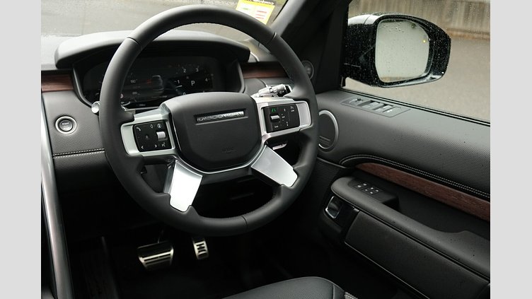 2025 Approved Land Rover Discovery Santorini Black D350 Diesel Mild Hybrid Dynamic SE