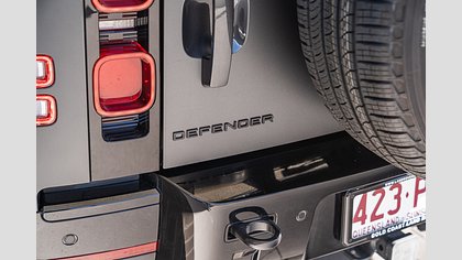 Defender 110 33