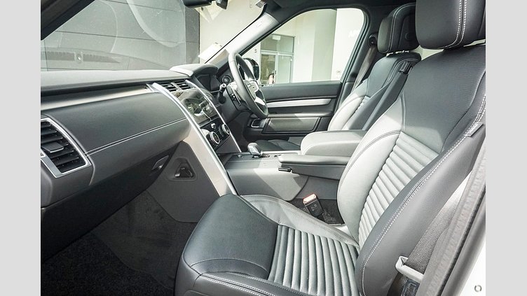 2025 Approved Land Rover Discovery Fuji White D350 Diesel Mild Hybrid Dynamic SE