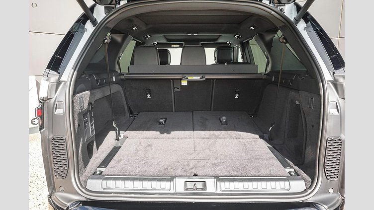 2025 Approved Land Rover Discovery Fuji White D350 Diesel Mild Hybrid Dynamic SE