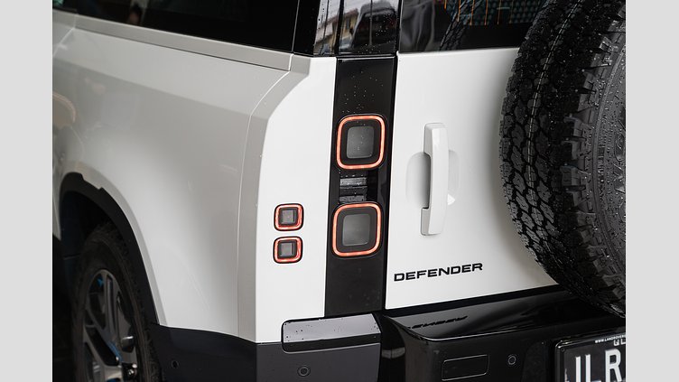 2025 Approved Land Rover Defender 90 Fuji White D250 3.0L Inline 6 Cylinder Twin-Turbo Diesel Mild Hybrid D250 S - 26MY