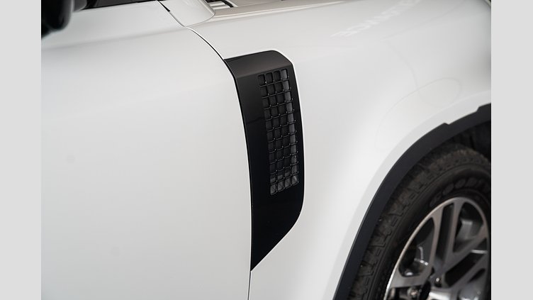 2025 Approved Land Rover Defender 90 Fuji White D250 3.0L Inline 6 Cylinder Twin-Turbo Diesel Mild Hybrid D250 S - 26MY
