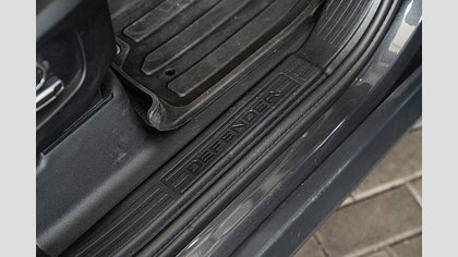Defender 130 23