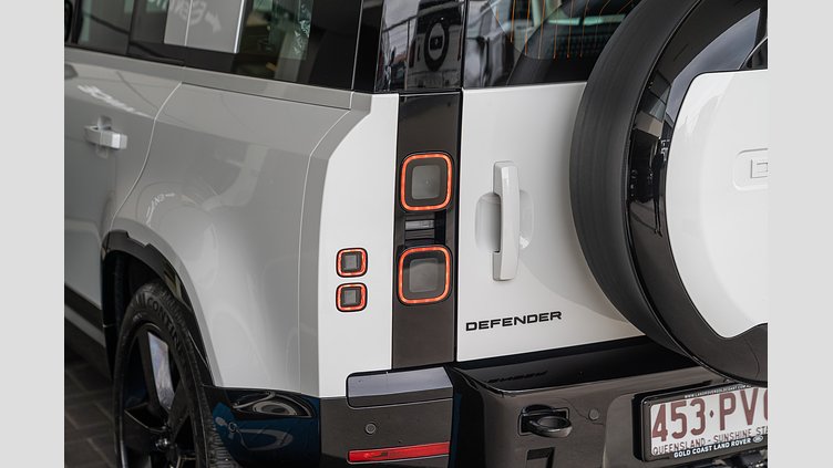 2026 Approved Land Rover Defender 110 Fuji White D350 3.0L Inline Six Cylinder Twin-Turbo Diesel Mild Hybrid D350 X-Dynamic SE - 26MY