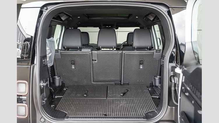2026 Approved Land Rover Defender 110 Fuji White D350 3.0L Inline Six Cylinder Twin-Turbo Diesel Mild Hybrid D350 X-Dynamic SE - 26MY