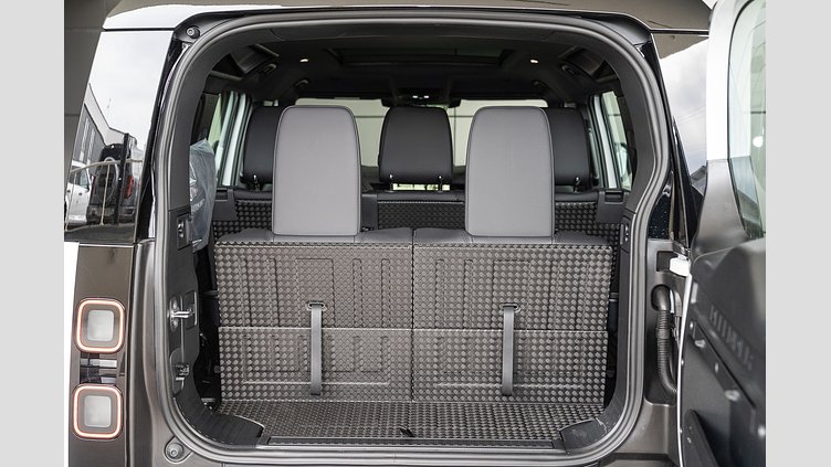 2026 Approved Land Rover Defender 110 Fuji White D350 3.0L Inline Six Cylinder Twin-Turbo Diesel Mild Hybrid D350 X-Dynamic SE - 26MY