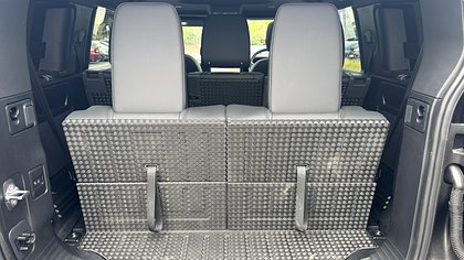 Defender 110 19