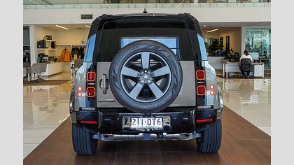 Defender 110 6