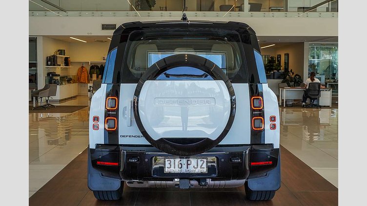 2025 Approved Land Rover Defender 130 Fuji White D350 Diesel Mild Hybrid X-Dynamic SE