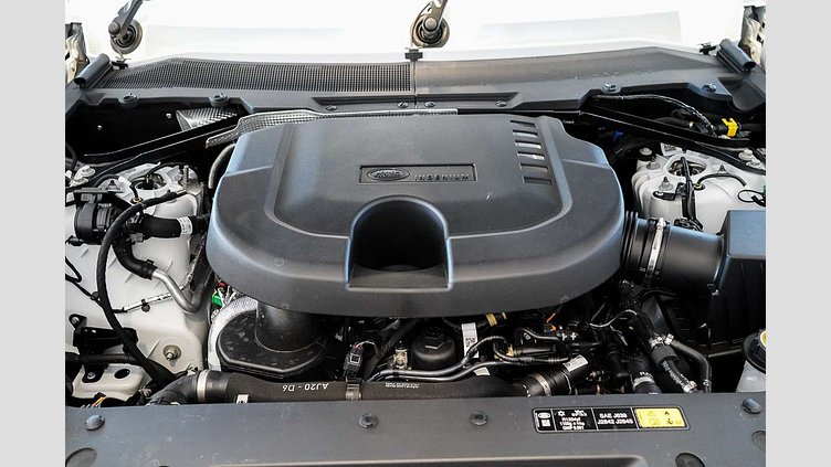2025 Approved Land Rover Defender 130 Fuji White D350 Diesel Mild Hybrid X-Dynamic SE