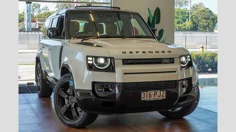 2025 Approved Land Rover Defender 130 Fuji White D350 Diesel Mild Hybrid X-Dynamic SE